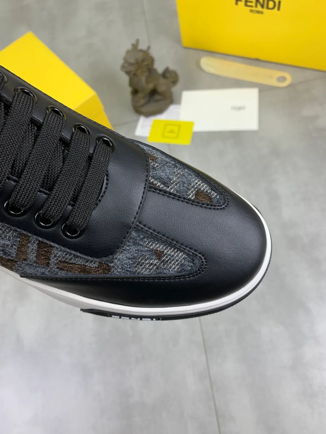 ​Men's shoes 💰P420 💰[New style] little monster 🆘 New style at FENDI counter 🕶️🕶️Simple routing effect, showing an elegant and cool driving shoe 🎬Using imported calfskin + first-layer pigskin lining🐂Excellent material🎬Detailed workmanship 🤗Comfortable foot feel➰➰. ​Pair it with any outfit to show your taste and temperament, low-key luxury ♻️Design ​simple and elegant ​noble and fashionable 🍃​Very loved and favored by trendy men 💓❤️size: 38-44 4️⃣colors available